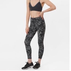 Sweaty Betty The Power slate gray legging